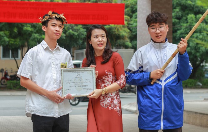 Ngày hội Flashmob náo nhiệt đa sắc màu của học sinh Chuyên Sư phạm - ảnh 11