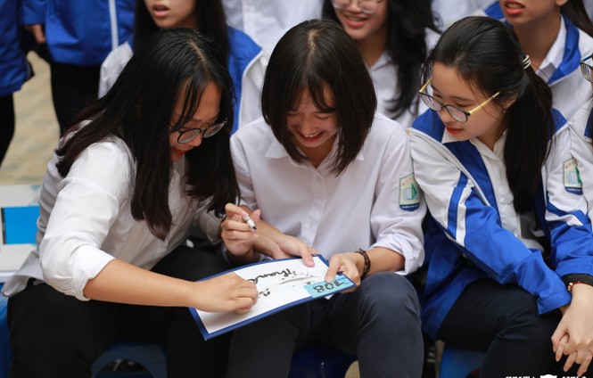 Ngày hội Flashmob náo nhiệt đa sắc màu của học sinh Chuyên Sư phạm - ảnh 9