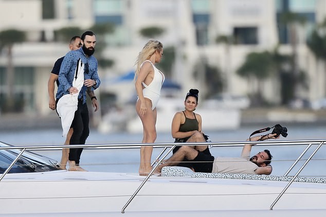 Biểu tượng gợi cảm Pamela Anderson diện áo tắm căng đầy sức sống - ảnh 5