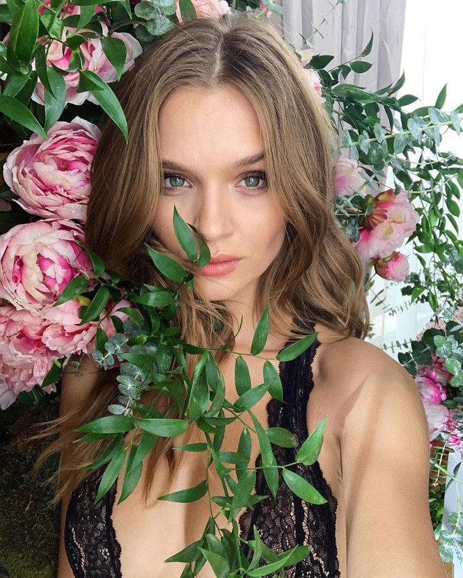 Josephine Skriver diện bikini nóng bỏng ở Sri Lanka - ảnh 6