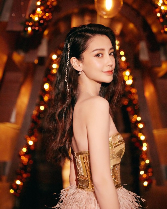 Mỹ nữ Tân Cương, Angelababy và dàn sao Hoa ngữ khoe ngực nóng bỏng - ảnh 17