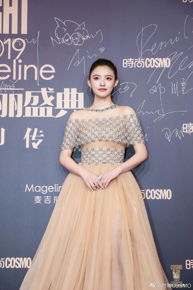 Mỹ nữ Tân Cương, Angelababy và dàn sao Hoa ngữ khoe ngực nóng bỏng - ảnh 30