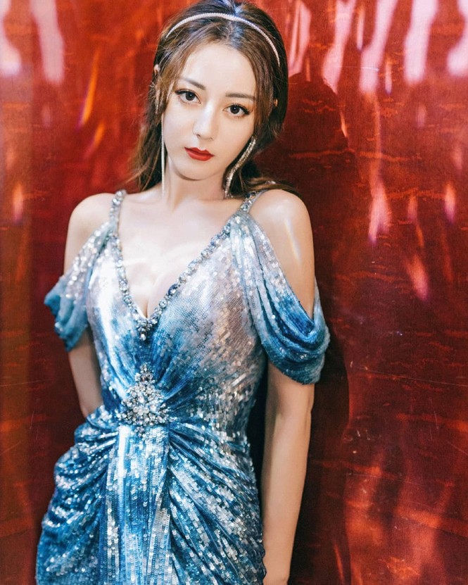 Mỹ nữ Tân Cương, Angelababy và dàn sao Hoa ngữ khoe ngực nóng bỏng - ảnh 7