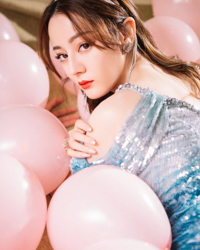 Mỹ nữ Tân Cương, Angelababy và dàn sao Hoa ngữ khoe ngực nóng bỏng - ảnh 8