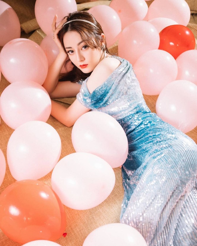Mỹ nữ Tân Cương, Angelababy và dàn sao Hoa ngữ khoe ngực nóng bỏng - ảnh 9