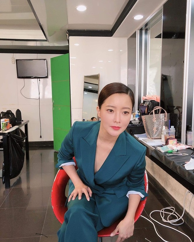 Ngỡ ngàng nhan sắc tuổi 43 của nữ thần sắc đẹp xứ Hàn Kim Hee Sun - ảnh 15