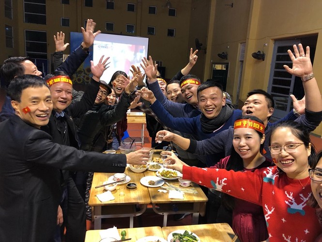 Triệu cổ động viên hò reo ăn mừng U22 Việt Nam vô địch SEA Games 30 - ảnh 14