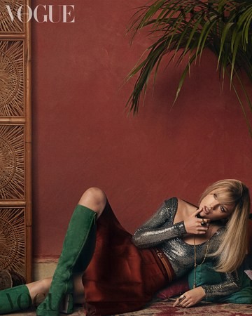 Taylor Swift bất ngờ khoe dáng tròn đầy nảy nở - ảnh 4