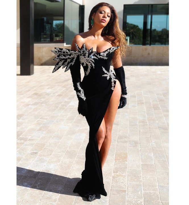 Beyonce diện váy bó xẻ cao tôn đường cong bốc lửa - ảnh 3