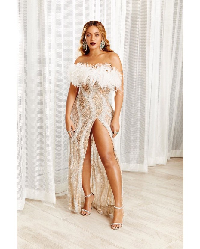 Beyonce diện váy bó xẻ cao tôn đường cong bốc lửa - ảnh 8