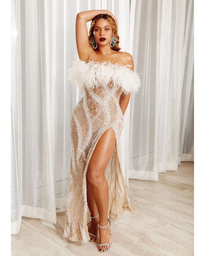 Beyonce diện váy bó xẻ cao tôn đường cong bốc lửa - ảnh 9