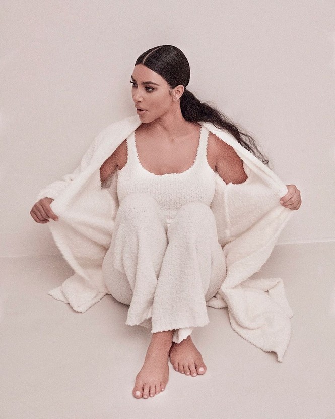 Kim Kardashian ngực đầy hở bạo hóa thân thành Elizabeth Taylor - ảnh 18