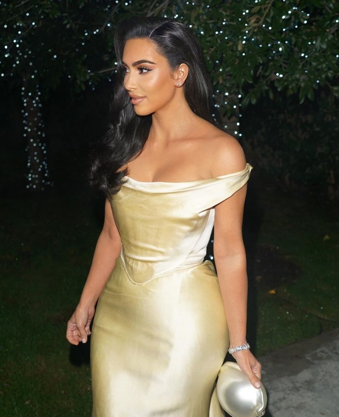 Kim Kardashian ngực đầy hở bạo hóa thân thành Elizabeth Taylor - ảnh 19