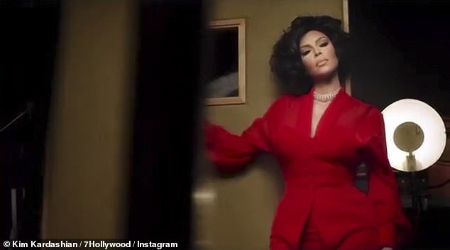 Kim Kardashian ngực đầy hở bạo hóa thân thành Elizabeth Taylor - ảnh 13
