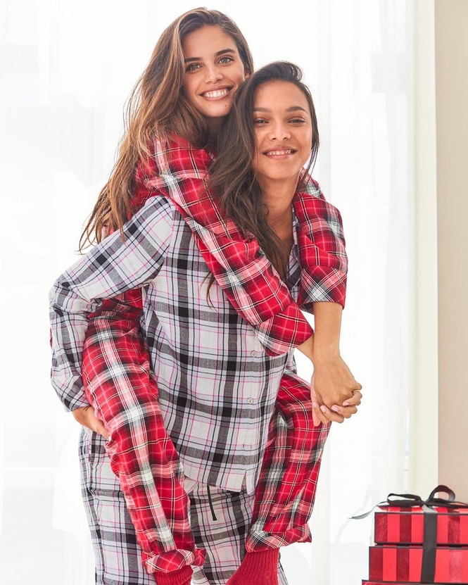 Dàn người đẹp Victoria's Secret rực lửa đón Giáng sinh - ảnh 27