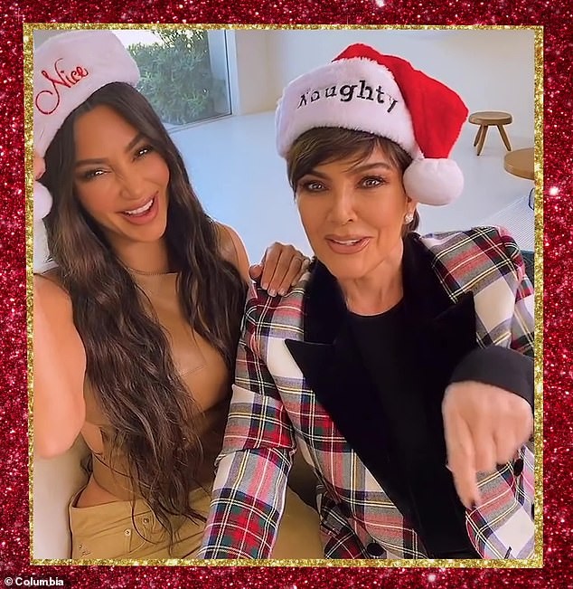 Chị em Kim Kardashian, tưng bừng không khí Noel - ảnh 7