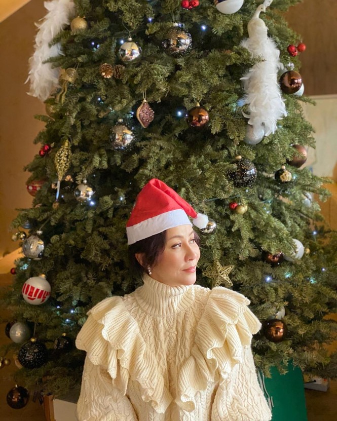 Chị em Kim Kardashian, tưng bừng không khí Noel - ảnh 12