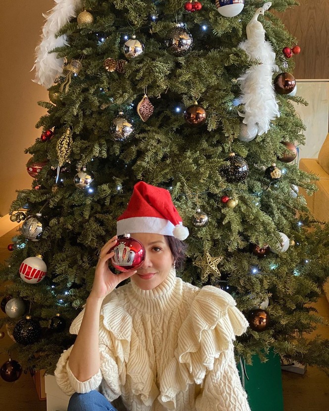 Chị em Kim Kardashian, tưng bừng không khí Noel - ảnh 13