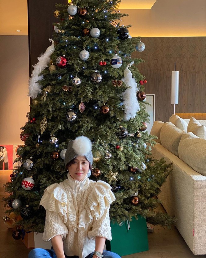 Chị em Kim Kardashian, tưng bừng không khí Noel - ảnh 16