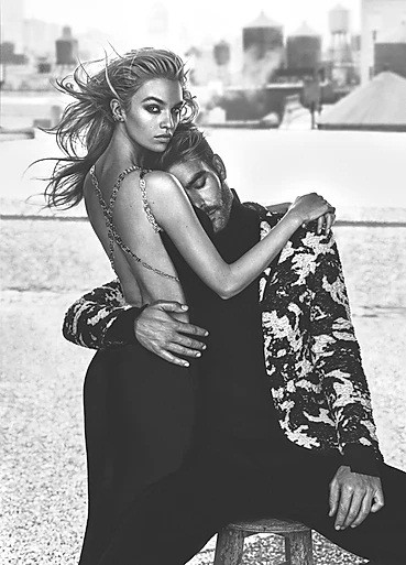 Stella Maxwell gợi cảm như nữ thần bên mẫu nam điển trai - ảnh 1