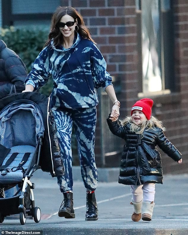 Irina Shayk đẹp như mỹ nữ trong tranh ở hòn đảo Iceland - ảnh 13