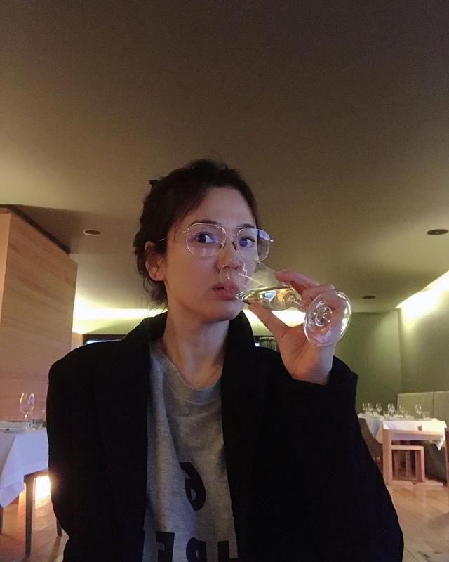 Song Hye Kyo mải mê du lịch, sống bình di và cô đơn hậu ly hôn - ảnh 9