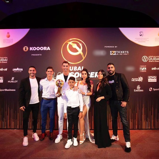 Bạn gái gợi cảm cùng Ronaldo đi nhận giải Cầu thủ hay nhất 2019 - ảnh 6