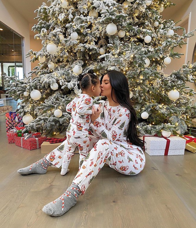 Kylie Jenner tung ảnh diện nội y tôn đường cong nảy nở - ảnh 8