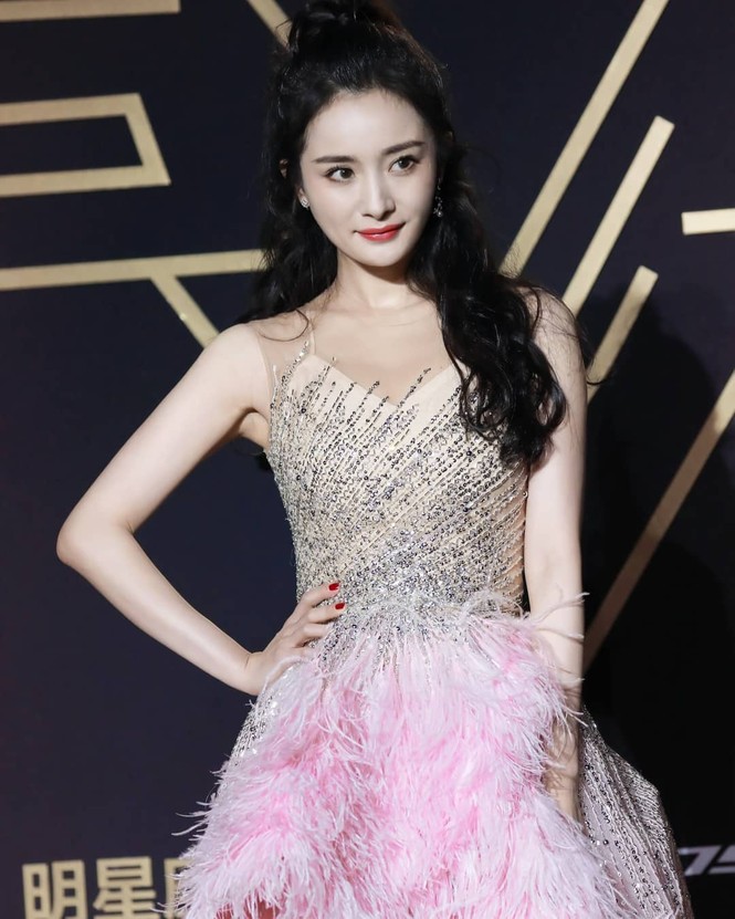 Dương Mịch cực xinh trong gala mừng xuân, trổ tài 'bắn rap thần sầu' - ảnh 16