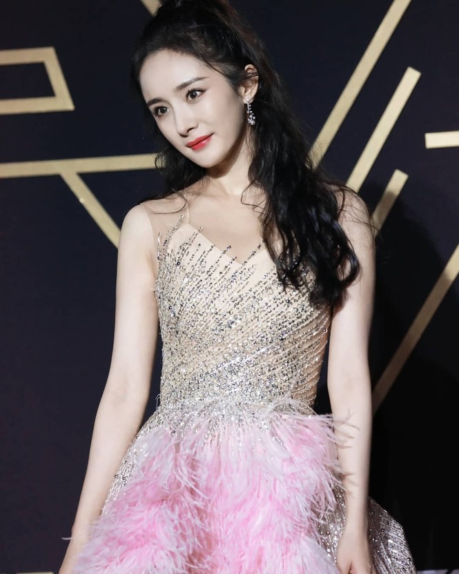 Dương Mịch cực xinh trong gala mừng xuân, trổ tài 'bắn rap thần sầu' - ảnh 15