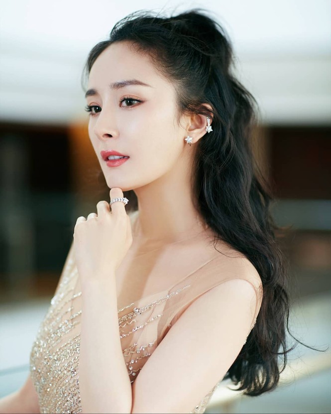 Dương Mịch cực xinh trong gala mừng xuân, trổ tài 'bắn rap thần sầu' - ảnh 10