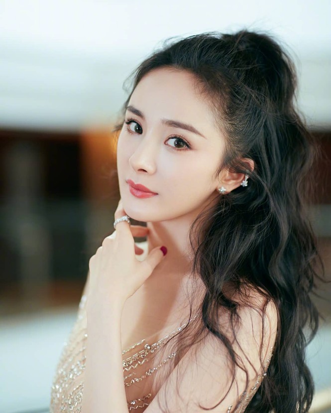 Dương Mịch cực xinh trong gala mừng xuân, trổ tài 'bắn rap thần sầu' - ảnh 11
