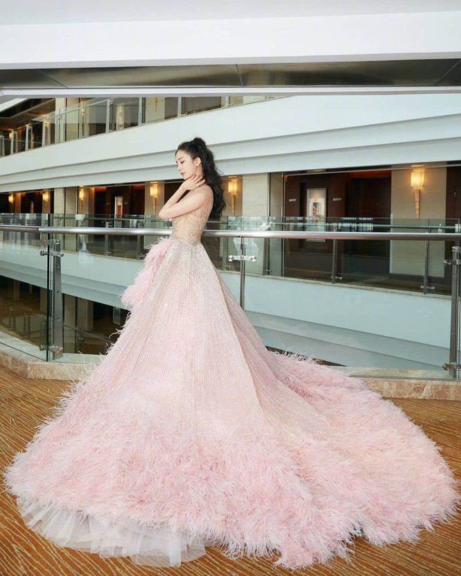 Dương Mịch cực xinh trong gala mừng xuân, trổ tài 'bắn rap thần sầu' - ảnh 12