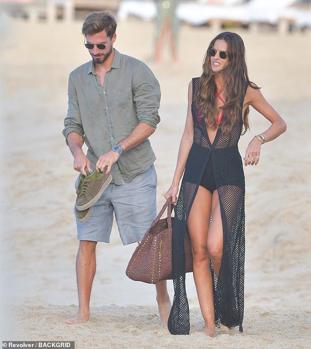 Siêu mẫu Samba Izabel Goulart mặn nồng bên hôn phu kém 6 tuổi - ảnh 3
