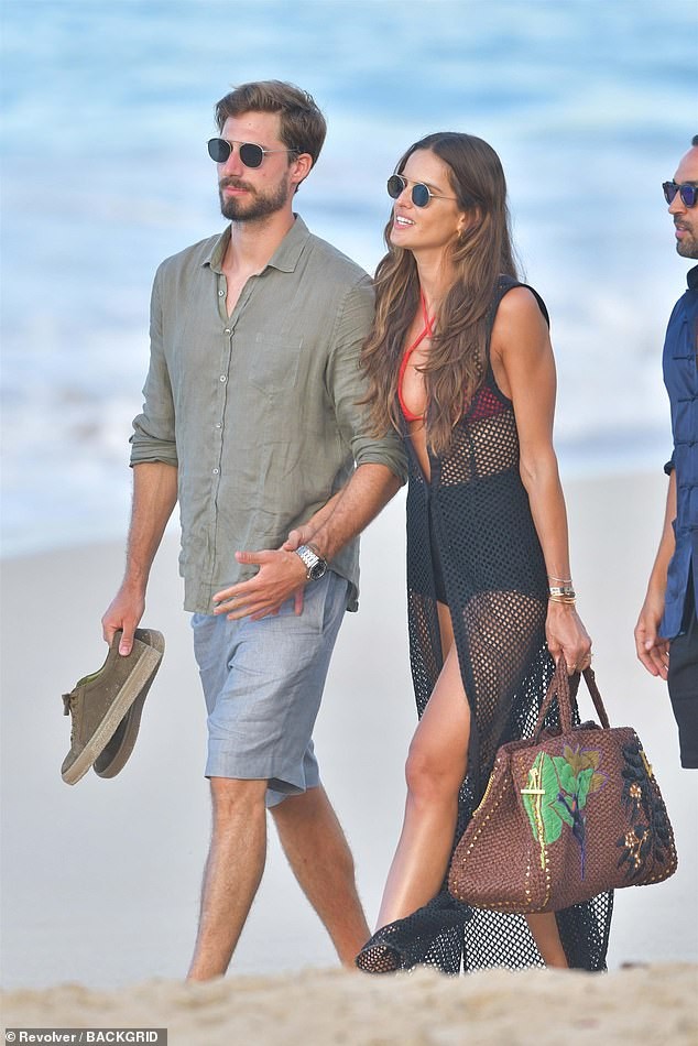 Siêu mẫu Samba Izabel Goulart mặn nồng bên hôn phu kém 6 tuổi - ảnh 4