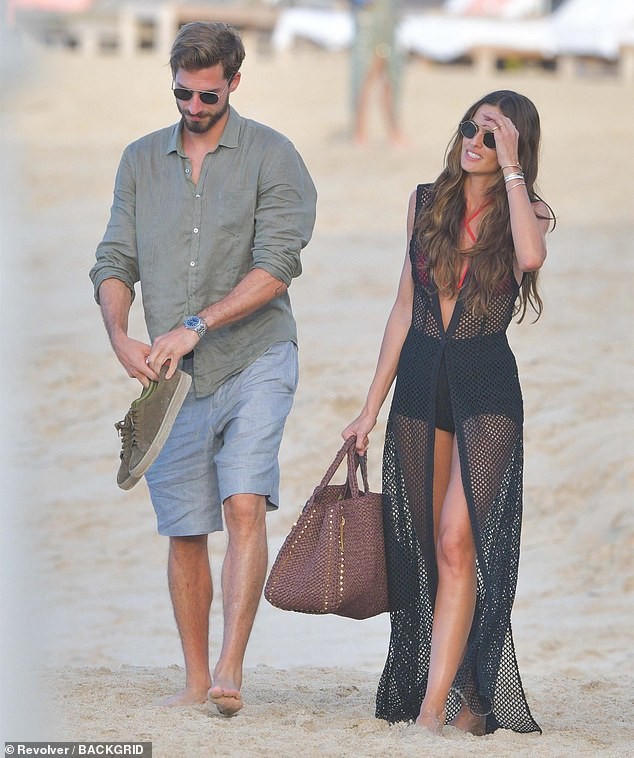 Siêu mẫu Samba Izabel Goulart mặn nồng bên hôn phu kém 6 tuổi - ảnh 7
