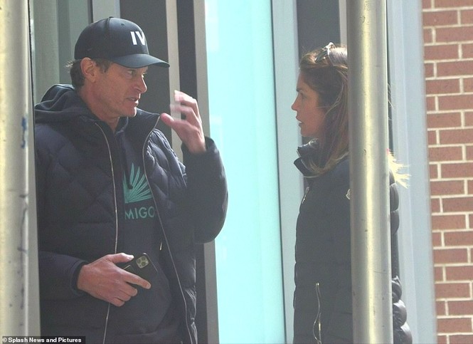 Con gái 18 tuổi của Cindy Crawford 'thả rông ngực' với váy khoét sâu - ảnh 10