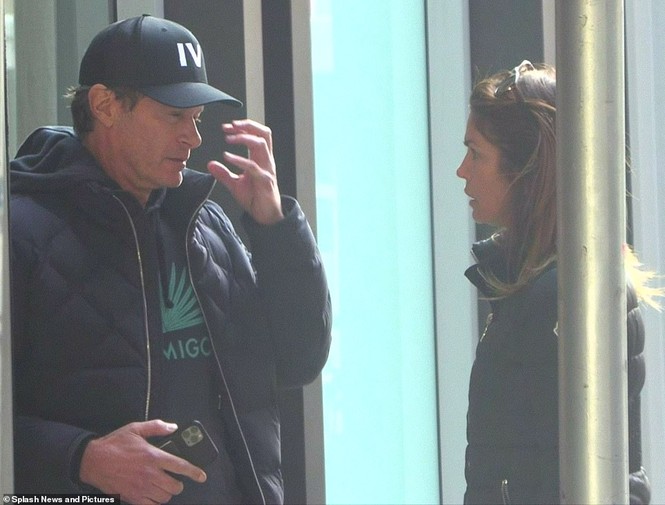 Con gái 18 tuổi của Cindy Crawford 'thả rông ngực' với váy khoét sâu - ảnh 11