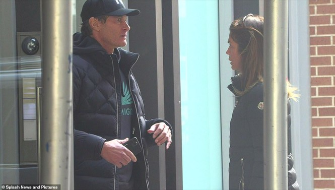 Con gái 18 tuổi của Cindy Crawford 'thả rông ngực' với váy khoét sâu - ảnh 12