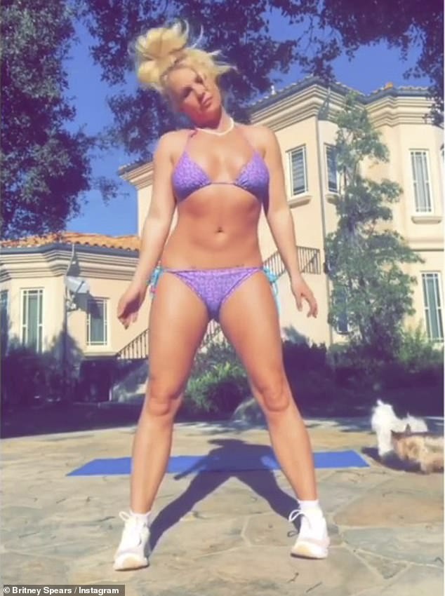 'Công chúa nhạc pop' U40 Britney Spears tung ảnh bikini nhỏ xíu - ảnh 3