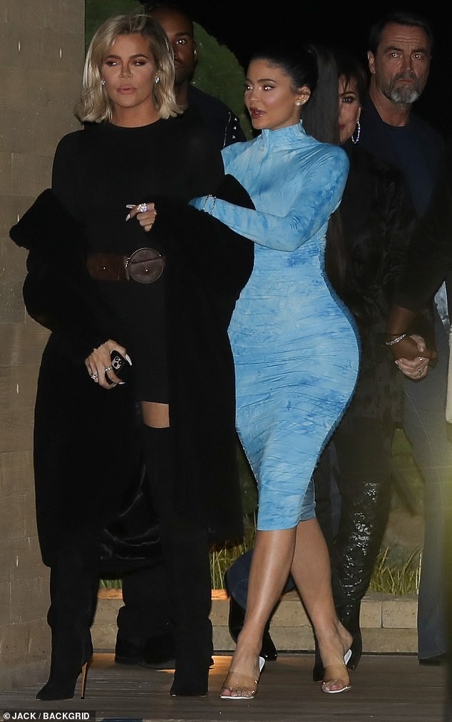 Kylie Jenner chuộng mặc bó sát tôn ba vòng bốc lửa - ảnh 5