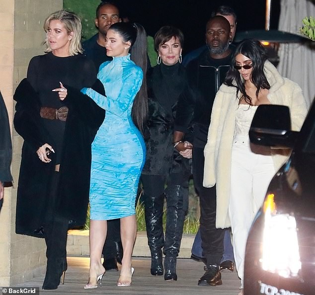 Kylie Jenner chuộng mặc bó sát tôn ba vòng bốc lửa - ảnh 7
