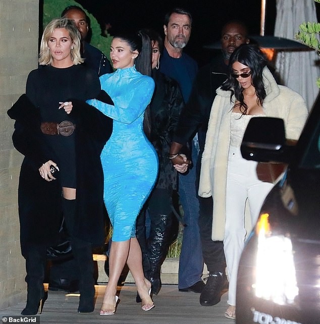 Kylie Jenner chuộng mặc bó sát tôn ba vòng bốc lửa - ảnh 6