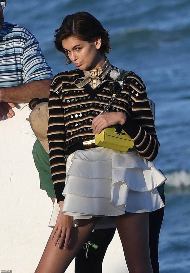 Con gái 18 tuổi của Cindy Crawford thả dáng tuyệt đẹp với bikini - ảnh 8