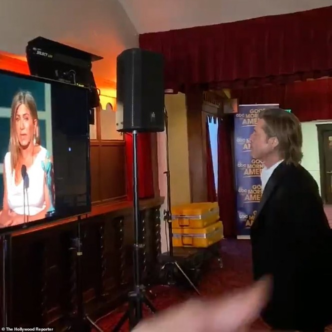 Jennifer Aniston 'quên' nội y, mừng rỡ ôm chồng cũ Brad Pitt - ảnh 11