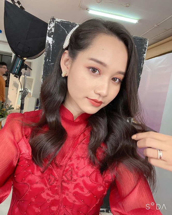 Ngọc nữ phim 'Mắt Biếc' và các hot girl 9x lung linh đón Tết - ảnh 8