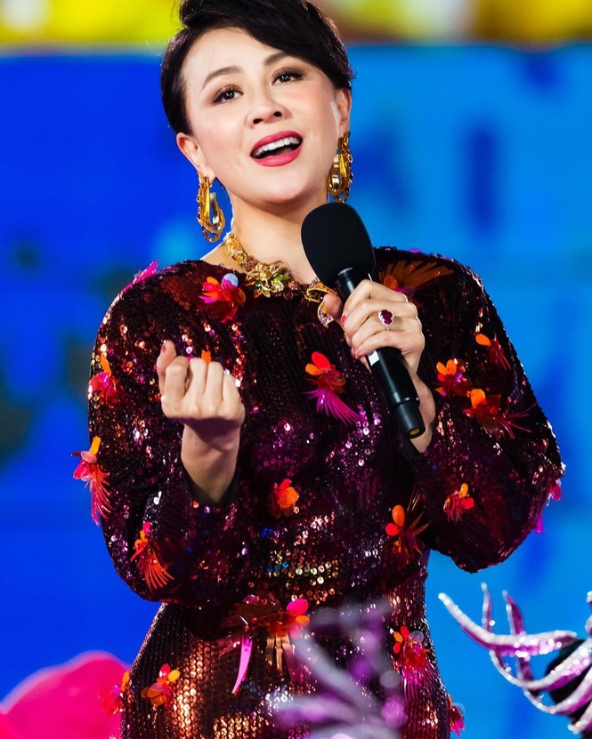 Lưu Gia Linh, Dương Mịch, Angelababy rạng ngời đón xuân - ảnh 2