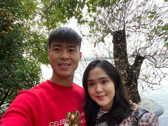 Bạn gái Đức Chinh xinh đẹp đón Tết, Hòa Minzy gợi cảm đầu xuân - ảnh 2