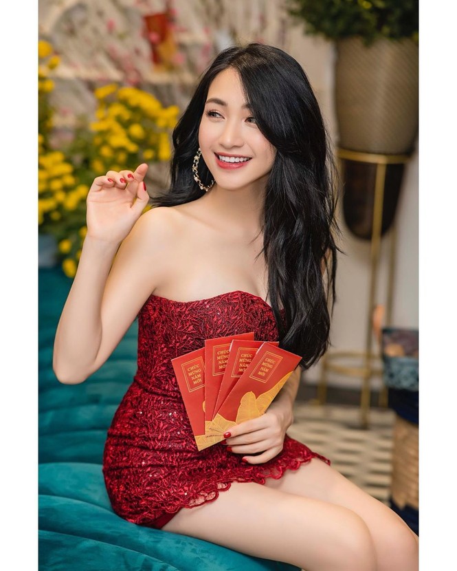 Bạn gái Đức Chinh xinh đẹp đón Tết, Hòa Minzy gợi cảm đầu xuân - ảnh 5