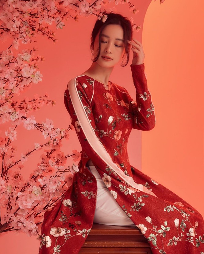 Bạn gái Đức Chinh xinh đẹp đón Tết, Hòa Minzy gợi cảm đầu xuân - ảnh 9